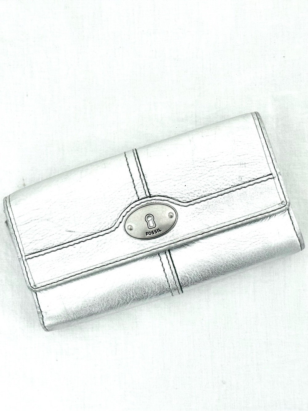 Fossil Maddox Vintage Leather Long Trifold Snap Wallet in Silver